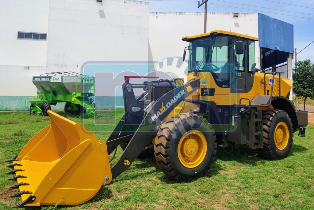 Pá Carregadeira MaxLoader 938