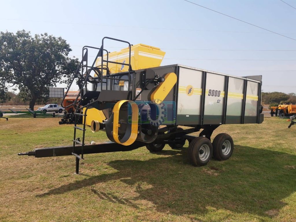 Visão lateral e escada Vagão Forrageiro JF 9000 S2