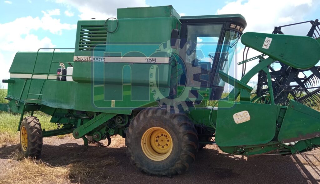 Colheitadeira John Deere 1175