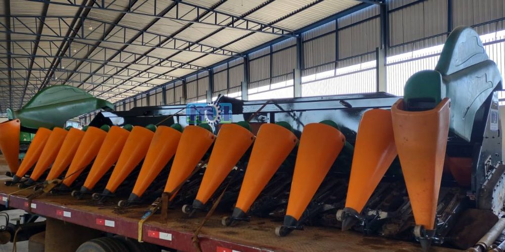 Visão Frontal Linhas Plataforma de Milho 12x50 Stara