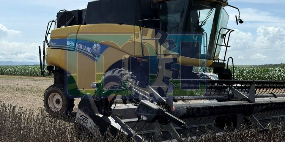 Colheitadeira CR 5080 com Plataforma Draper GTS 25 Pés