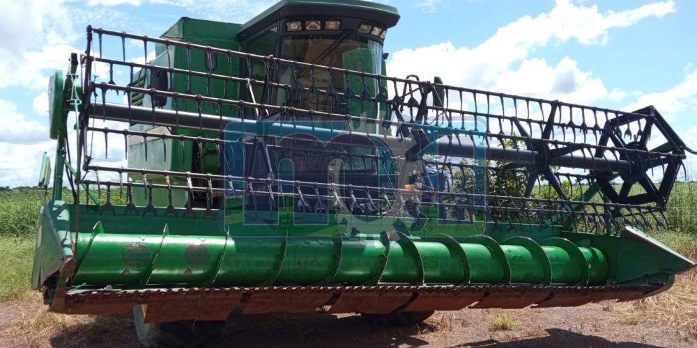 Colheitadeira John Deere 1175