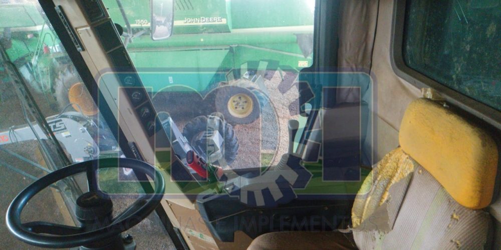 Colheitadeira John Deere 1550