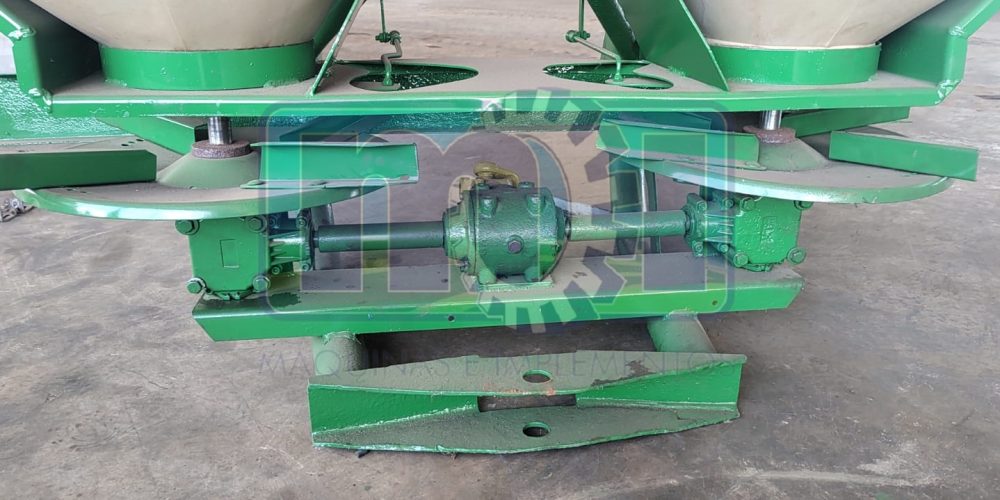 Distribuidor de Adubo Stara Tornado 1300
