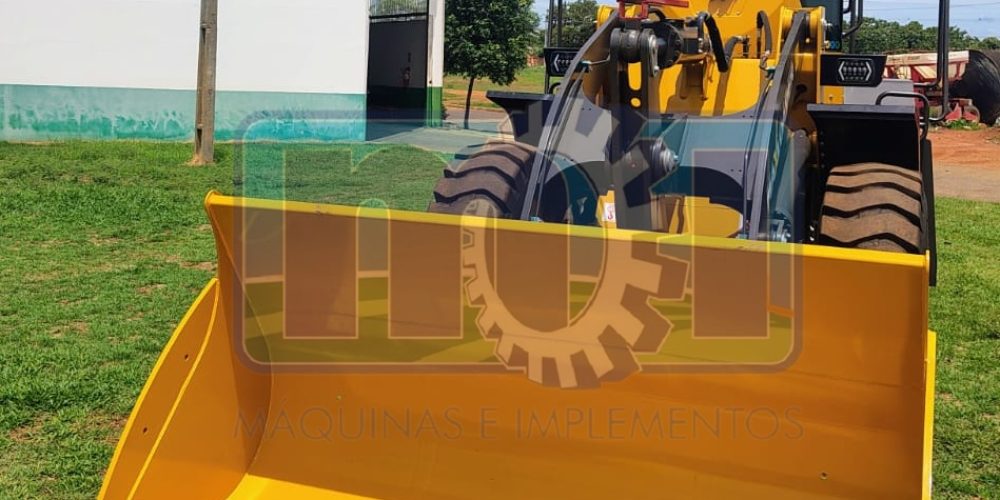 Pá Carregadeira MaxLoader 938