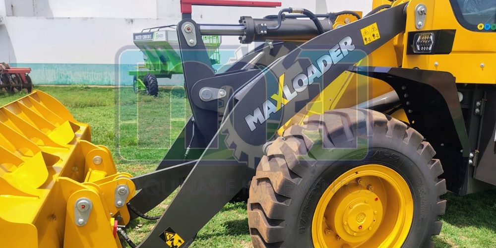 Pá Carregadeira MaxLoader 938