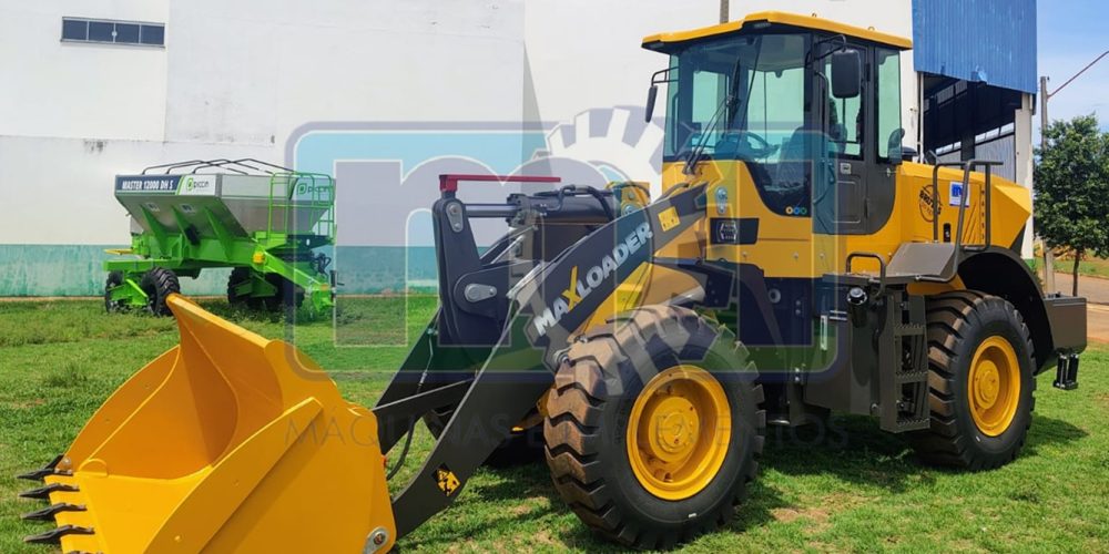 Pá Carregadeira MaxLoader 938