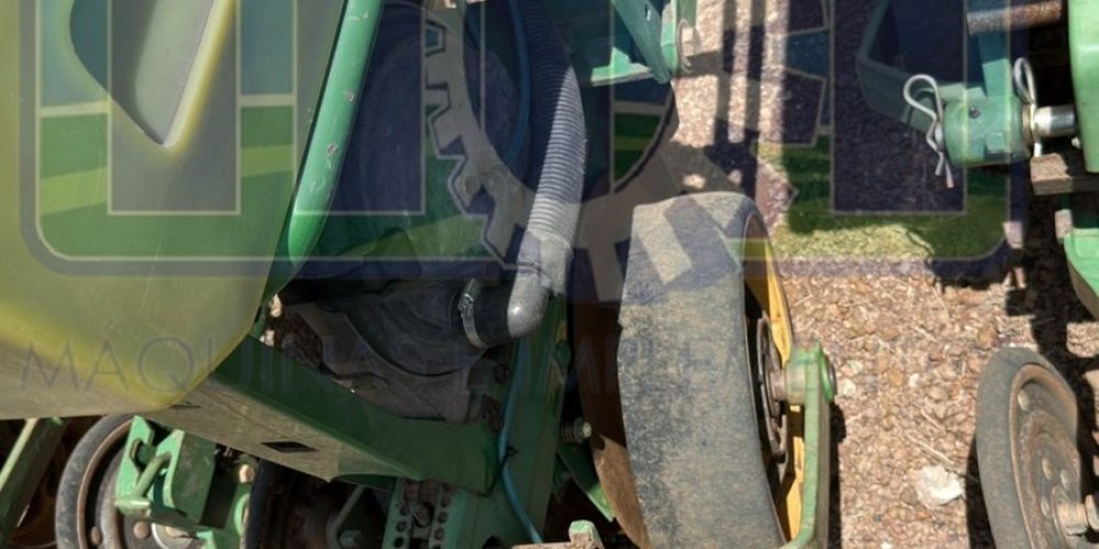 Plantadeira John Deere 2117 16x50 Ano 2014 Revisada com Mícron e caixa de micronutrientes.