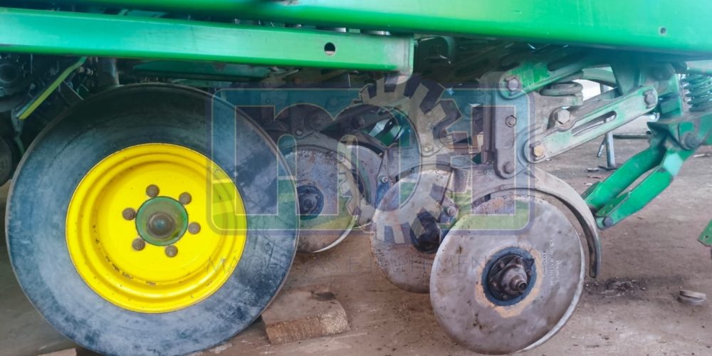 Plantadeira 12x50 John Deere 2113 CCS