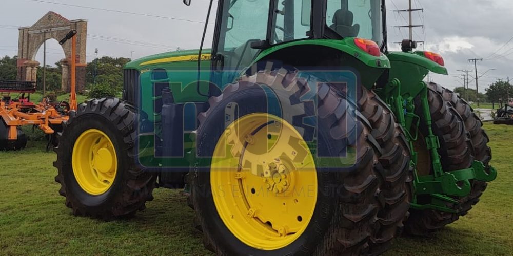 Trator John Deere 6145J