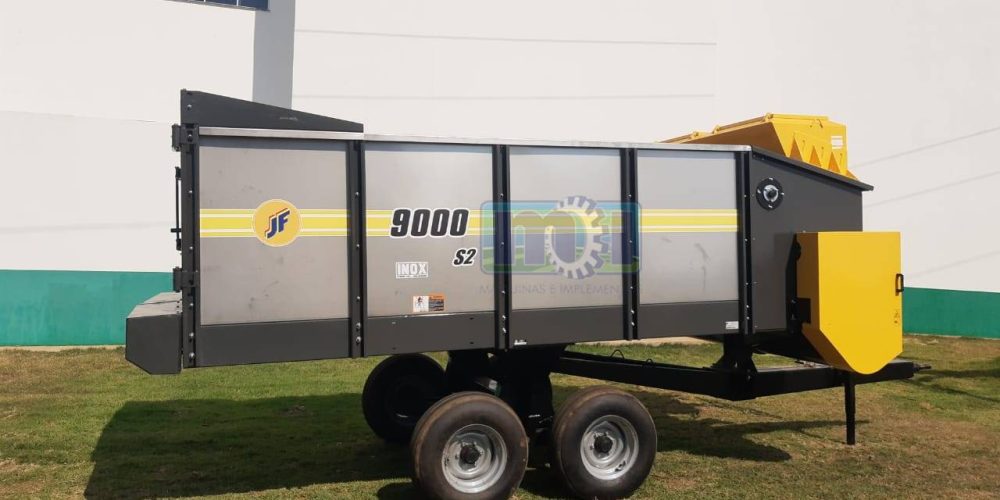 Visão lateral dianteira Vagão Forrageiro JF 9000 S2